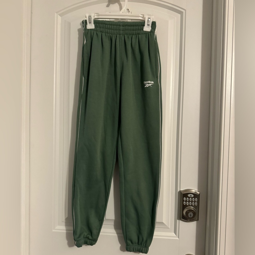 Great Reebok boys size M 10 12 sage green banded elastic waist sweatpants NWOT